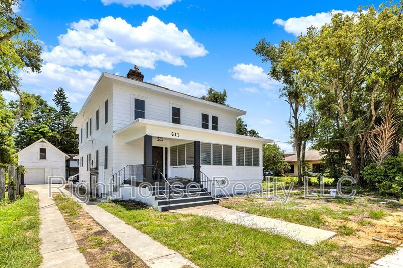 Beautifully renovated 3-bedroom, 2-bathroom upstairs apartment in the heart of historic Eustis! property image