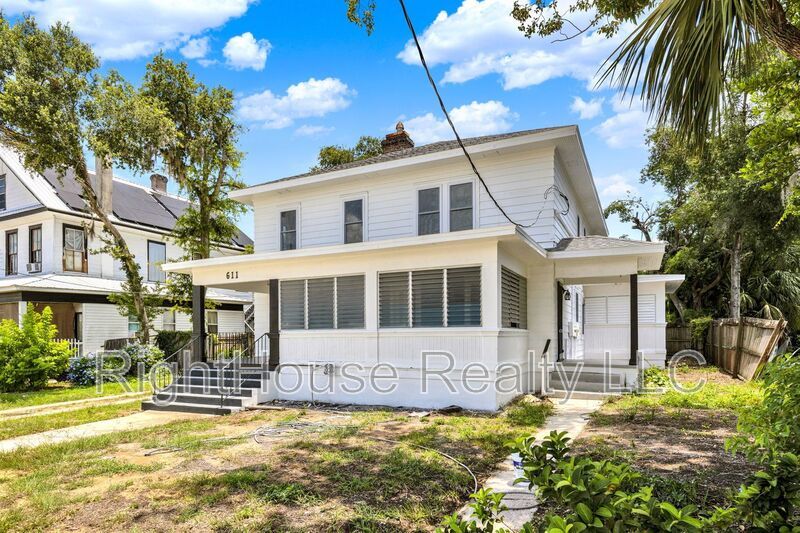 Beautifully renovated 3-bedroom, 2-bathroom upstairs apartment in the heart of historic Eustis! property image