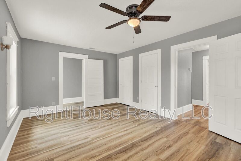 Beautifully renovated 3-bedroom, 2-bathroom upstairs apartment in the heart of historic Eustis! property image