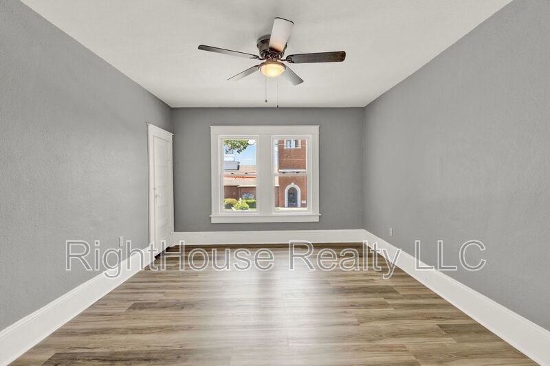 Beautifully renovated 3-bedroom, 2-bathroom upstairs apartment in the heart of historic Eustis! property image