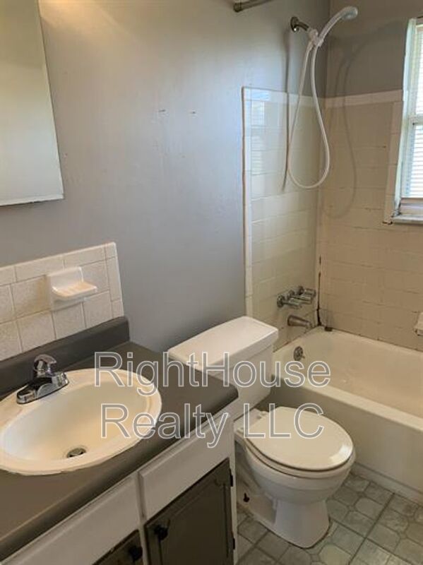 Affordable and well-located 1BR/1BA unit in the heart of Daytona Beach! property image