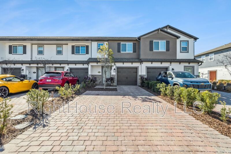 Stunning 3 bedroom, 2.5 bathroom townhome located in a highly desirable gated community. property image