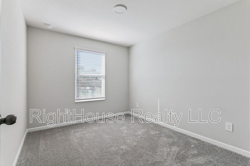 Stunning 3 bedroom, 2.5 bathroom townhome located in a highly desirable gated community. property image