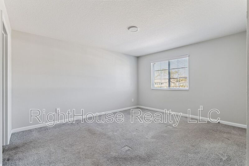 Stunning 3 bedroom, 2.5 bathroom townhome located in a highly desirable gated community. property image