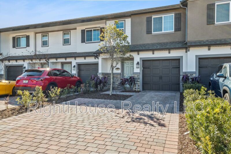 Stunning 3 bedroom, 2.5 bathroom townhome located in a highly desirable gated community. property image