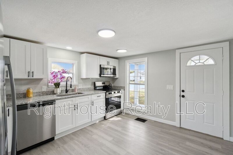 Welcome to your next home in the heart of St. Cloud property image