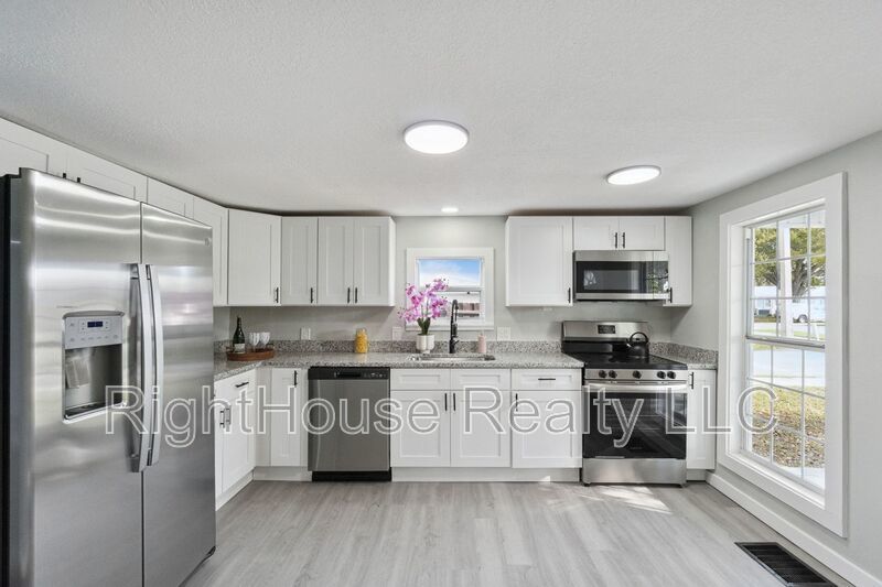 Welcome to your next home in the heart of St. Cloud property image