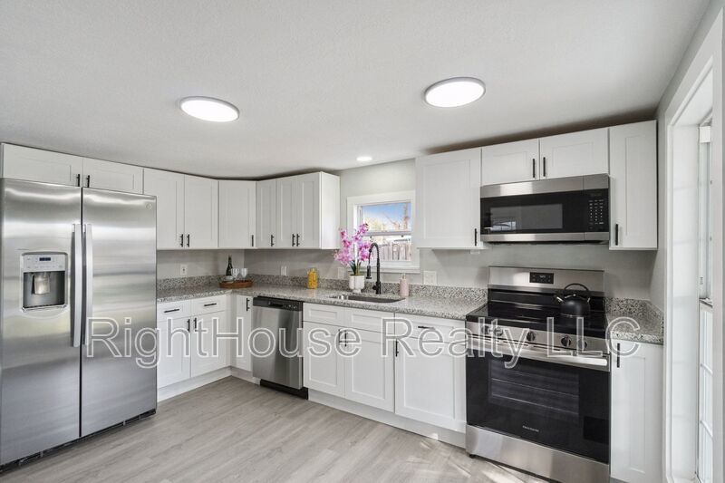 Welcome to your next home in the heart of St. Cloud property image