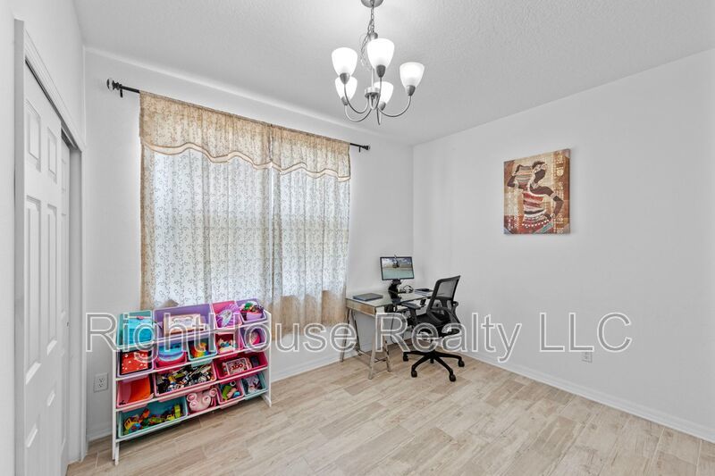 985 Fallcreek Point property image