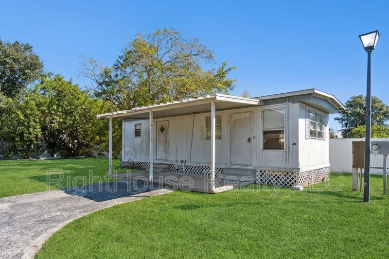 Awesome 1 bedroom, 1 bathroom remodeled mobile home. property image