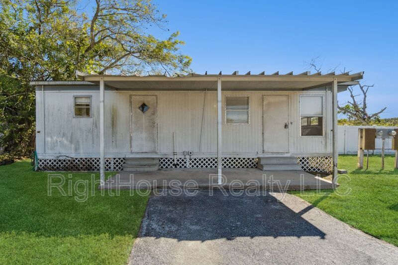 Awesome 1 bedroom, 1 bathroom remodeled mobile home. property image