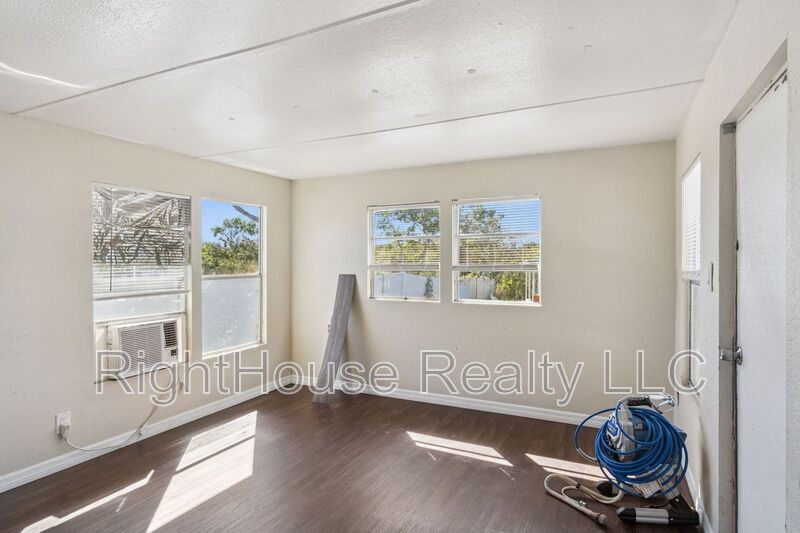 Awesome 1 bedroom, 1 bathroom remodeled mobile home. property image