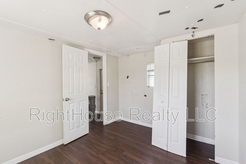 Awesome 1 bedroom, 1 bathroom remodeled mobile home. property image